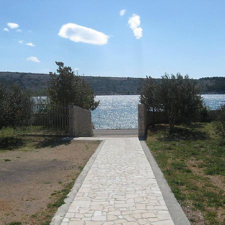 Apartments Frane-20M From Beach Barbat na Rabu Eksteriør billede